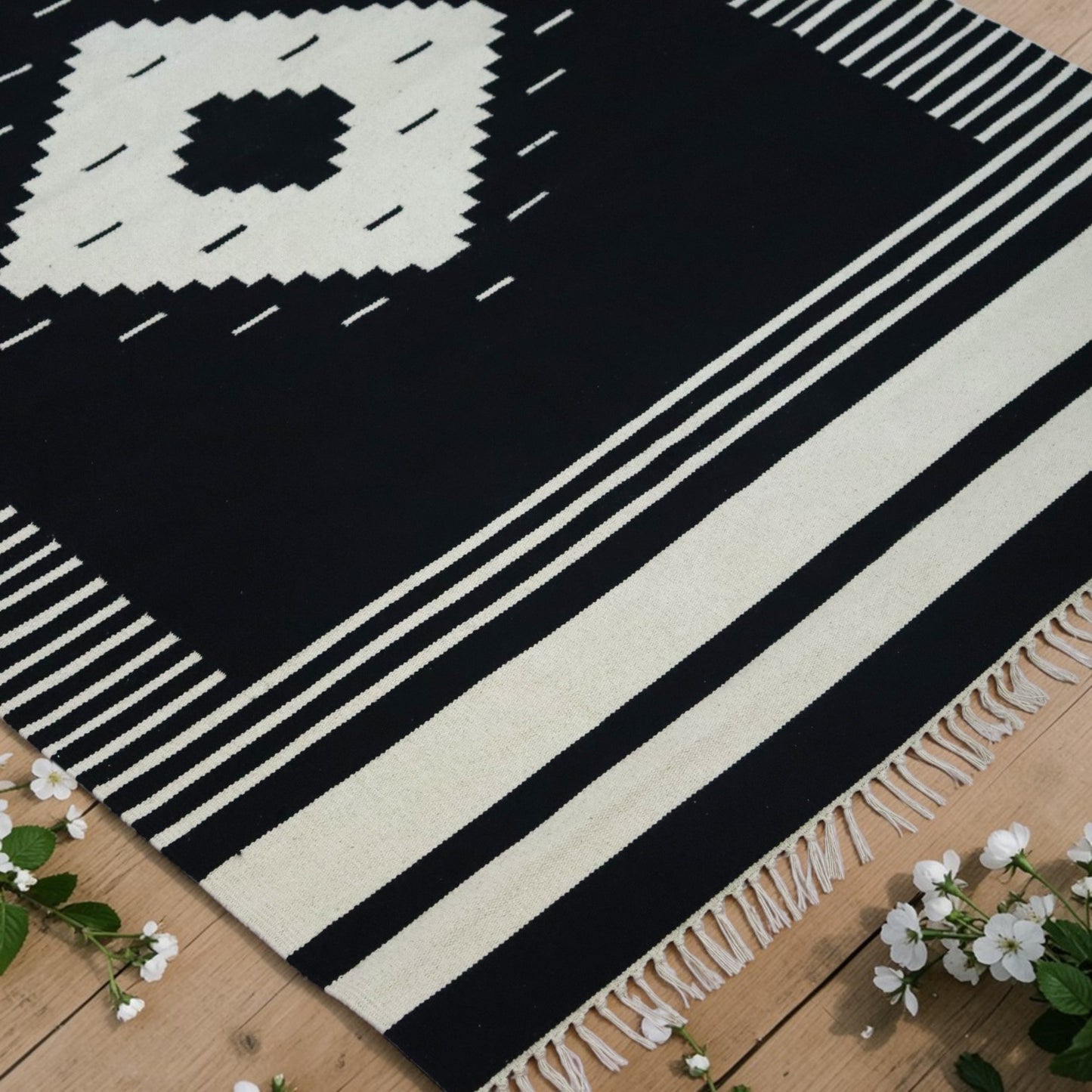 Aruni Black & White Cotton Woven Rug(Dhurrie)