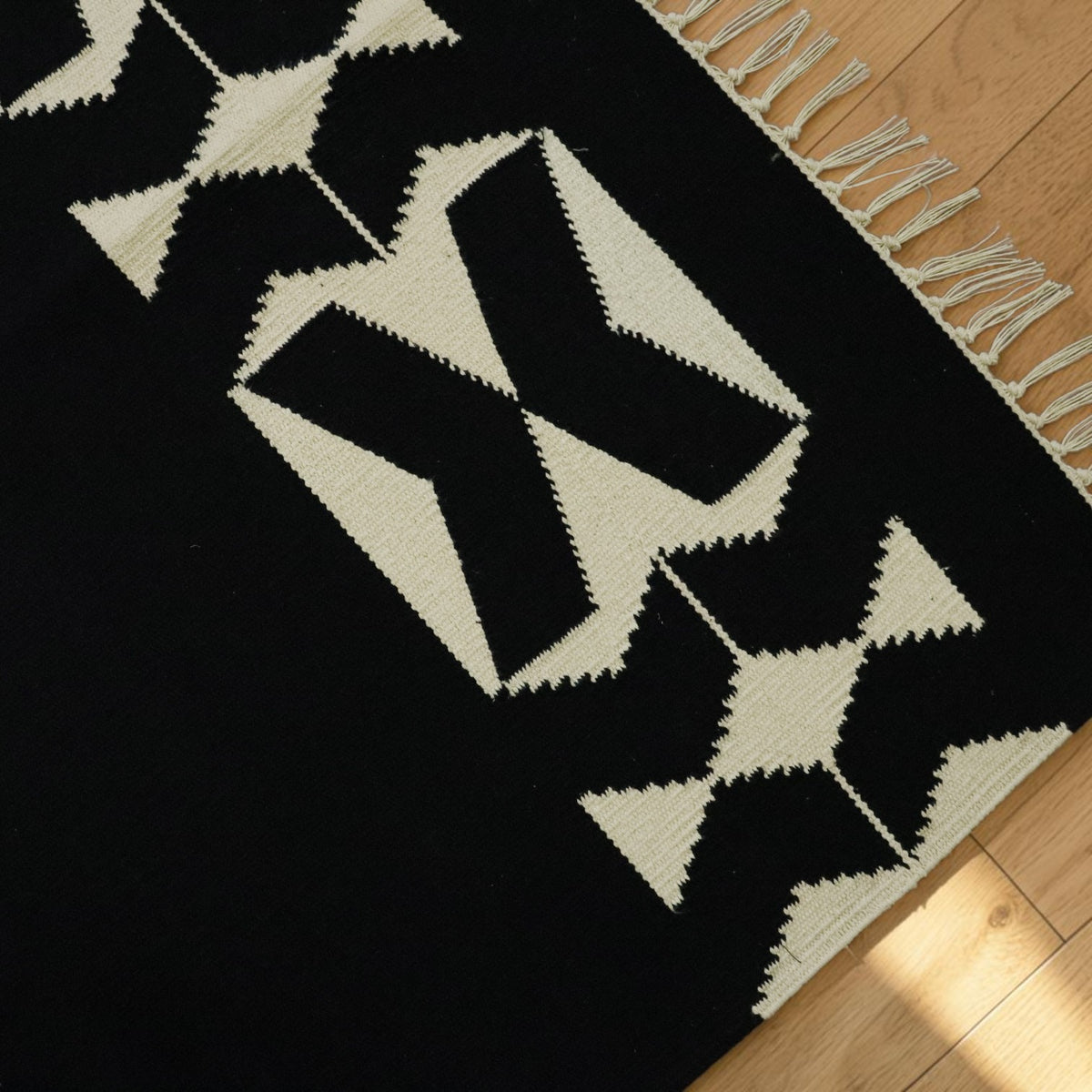 Black & White Pari Cotton Handwoven Dhurrie